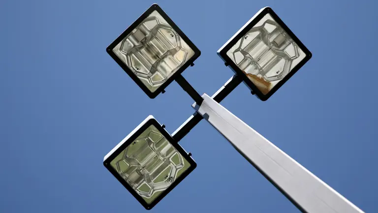 Una farola con luces LED ARCHIVO