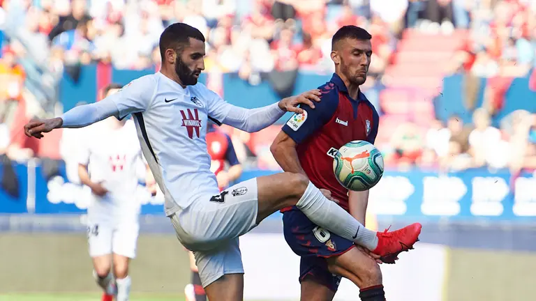 Oier Sanjurjo en el partido entre Osasuna y Granada correspondiente a la jornada numero 25 jugado en El Sadar de Pamplona. MIGUEL OSÉS