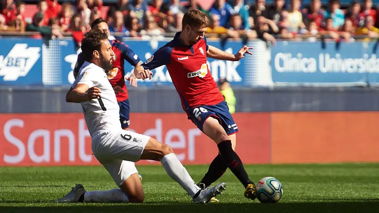 Brasanac en el partido entre Osasuna y Granada correspondiente a la jornada numero 25 jugado en El Sadar de Pamplona. MIGUEL OSÉS
