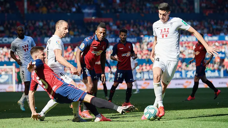 David García, en un momento del partido de Osasuna contra el Granada MIGUEL OSÉS