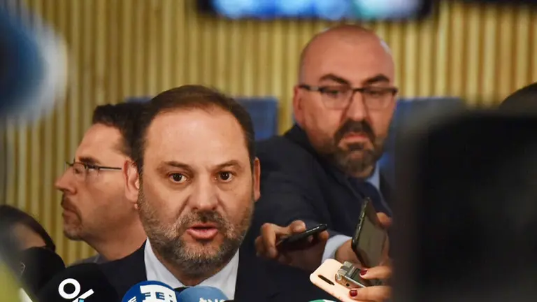 Koldo García, junto a José Luis Ábalos EFE