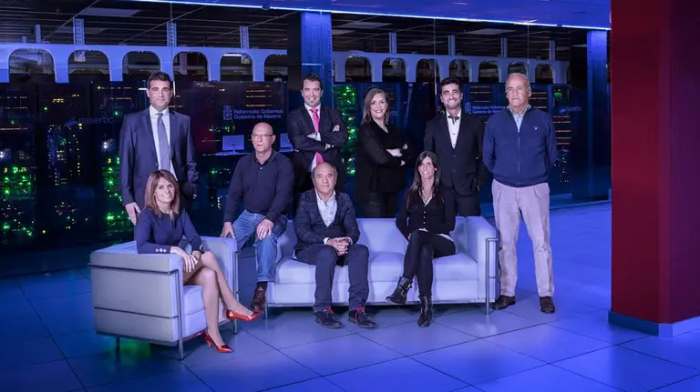 Presentación del anuario de &#39;Navarra Capital&#39;. De izquierda a derecha, José Antonio Molina (Embega), Aida Loperena (Smart Comfort), Mikel Arbeloa (Hirudi Sistemas 3D), Eneko Sanz (Nabrawind), Julián Jiménez (SKF), Maite Agüeros (InnoUp Farma), Ana Monreal (iAR), Mariano Oto (Nucaps) y; Esteban Morrás (das-Nanoy Veridas). ESTUDIO FOTOGRÁFICO PUJOL