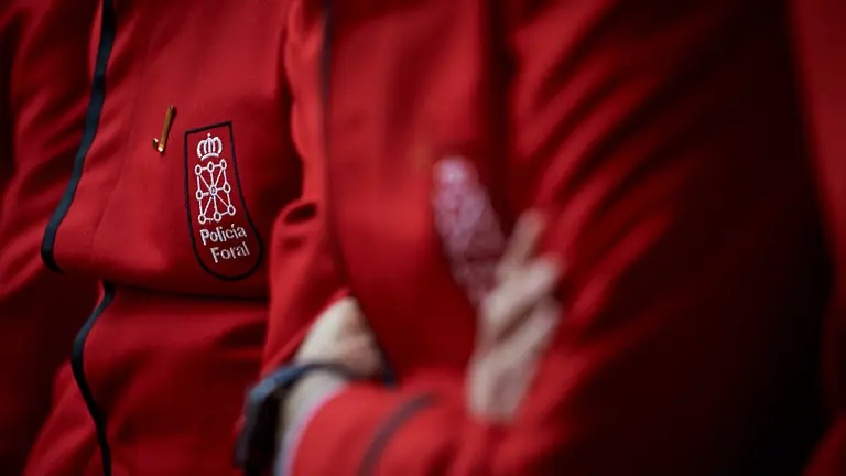 La presidenta del Gobierno de Navarra, María Chivite, preside el acto central con motivo del Día de la Policía Foral celebrado en el claustro Isabelino del Departamento de Cultura y Deporte. MIGUEL OSÉS