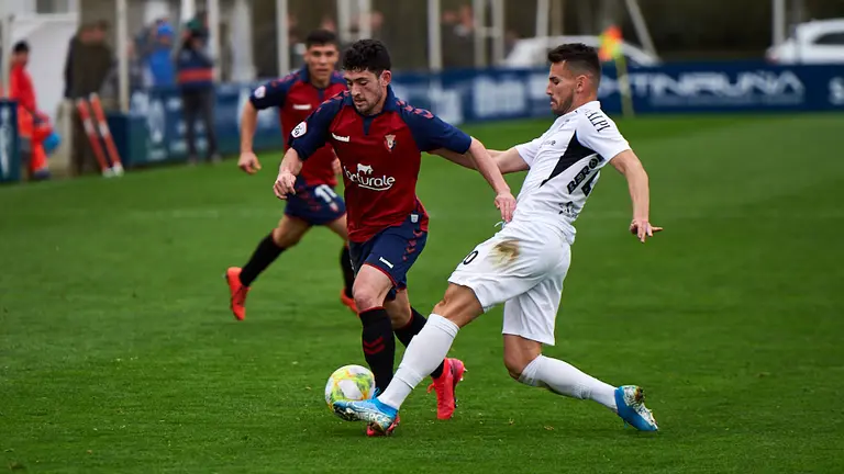 Osasuna Promesas se enfrenta al Burgos en las instalaciones de Tajonar. MIGUEL OSÉS