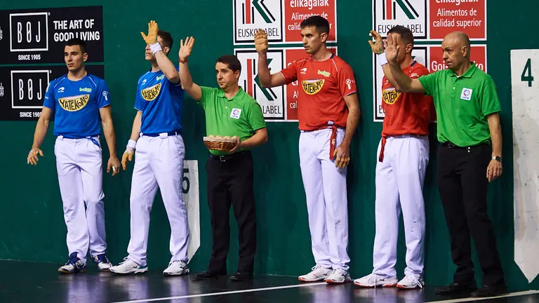 Partido de pelota en el Labrit entre Olaizola-Urrutikoetxea y Artola-Ímaz. MIGUEL OSÉS