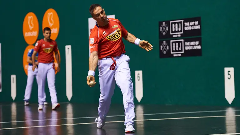 Partido de pelota en el Labrit entre Olaizola-Urrutikoetxea y Artola-Ímaz. MIGUEL OSÉS