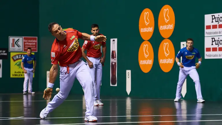 Partido de pelota en el Labrit entre Olaizola-Urrutikoetxea y Artola-Ímaz. MIGUEL OSÉS