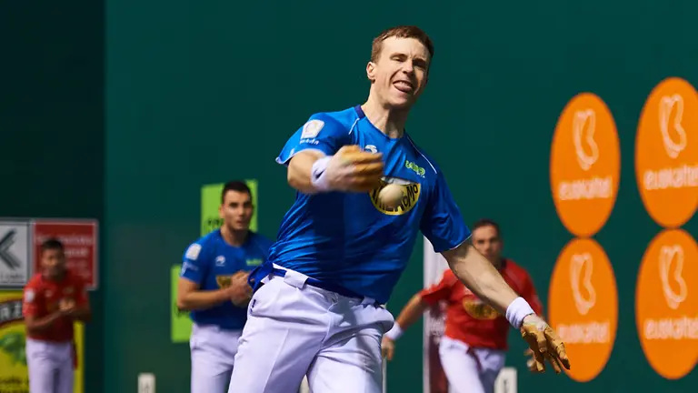 Partido de pelota en el Labrit entre Olaizola-Urrutikoetxea y Artola-Ímaz. MIGUEL OSÉS
