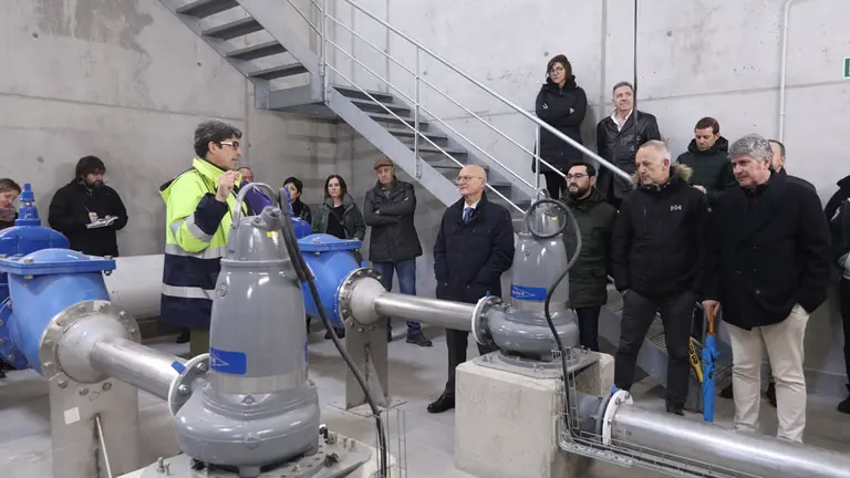 Varias autoridades forales asisten a la inauguración del nuevo sistema de bombeo en Arazuri. GOBIERNO DE NAVARRA