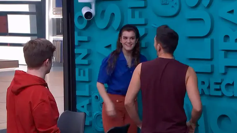 Amaia Romero durante su paseo por la academia que la catapultó como artista hace ahora dos años. YOUTUBE