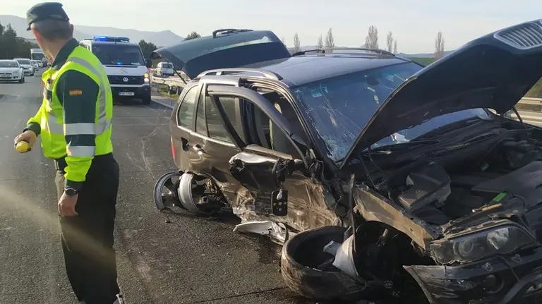 Accidente de tráfico en la A-15 (2) GUARDIA CIVIL