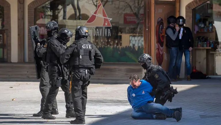 La dentención del terrorista en el simulacro de Sendaviva. JL LARRIÓN