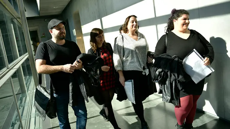 Seisón de trabajoen el Parlamento de Navarra para que una representación de la Red Navarra de Lucha contra la Pobreza exponga el análisis realizado en materia de vivienda en Navarra. PABLO LASAOSA 