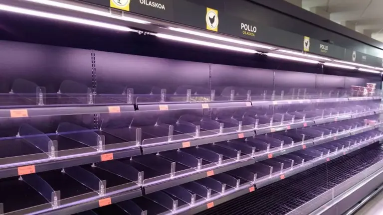 Estantería vacía de un supermercado de Pamplona NAVARRACOM