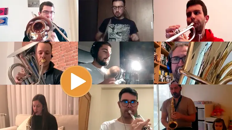 La charanga de Carcastillo, durante un momento de su interpretación durante la cuarentena por el coronavirus,,