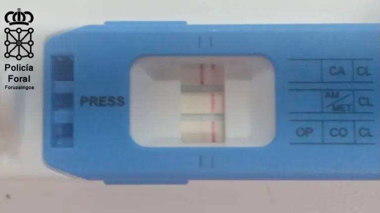 Prueba de detección de drogas que muestras el positivo en tres sustancias diferentes. POLICÍA FORAL