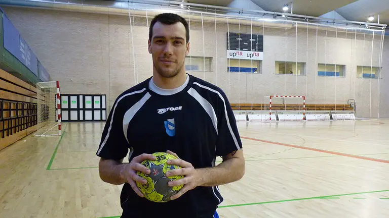 El internacional Gedeón Guardiola con la camiseta del San Antonio en 2011. Navarra.com