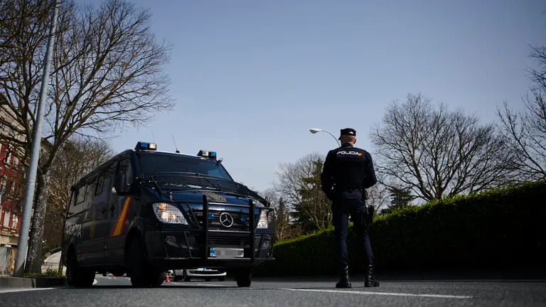 Policía Nacional y Policía Municipal de Pamplona organizan controles a raíz del confinamiento por el coronavirus. PABLO LASAOSA