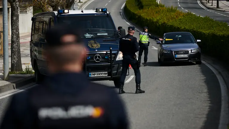 Policía Nacional y Policía Municipal de Pamplona organizan controles a raíz del confinamiento por el coronavirus. PABLO LASAOSA