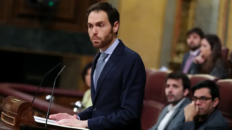 El portavoz de Unión del Pueblo Navarro (UPN) en el Congreso, Sergio Sayas, interviene desde la tribuna del Congreso de los Diputados, en la segunda sesión del debate de investidura del candidato socialista a la Presidencia de Gobierno en la XIV Legislatura en Madrid (España), a 5 de enero de 2020.
05 enero 2020, Nuevo Gobierno, PSOE, Podemos, ERC, pleno, sesión plenaria, tercer intento de investidura
  (Foto de ARCHIVO)
5/1/2020