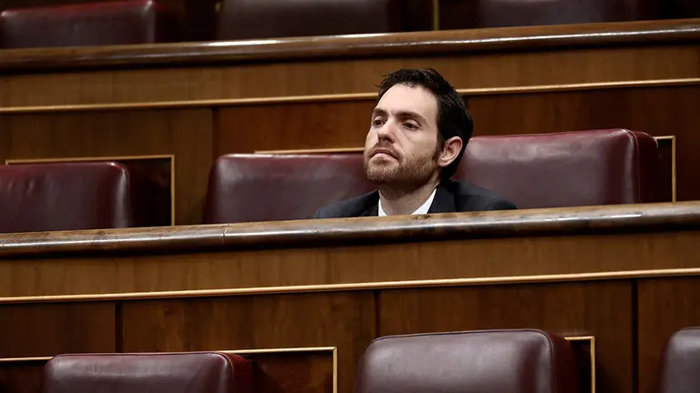 El diputado de Unión del Pueblo Navarro, Sergio Sayas, durante el pleno extraordinario para explicar la declaración del estado de alarma y las medidas para paliar las consecuencias de la pandemia provocada por el coronavirus, en Madrid (España), a 18 de marzo de 2020.

18 MARZO 2020;CORONAVIRUS;VIRUS;MADRID;ESTADO DE ALARMA

18/3/2020