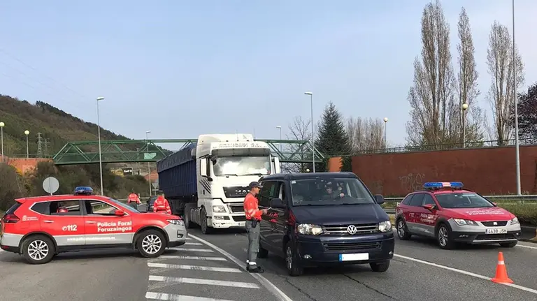 Control de tráfico en Pamplona POLICÍA FORAL