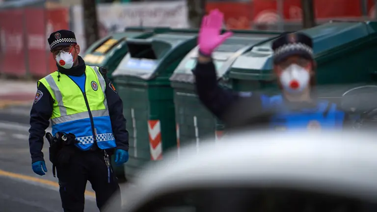 Control de la Policía Municipal de Pamplona en la avenida Pio XII, Miguel Osés