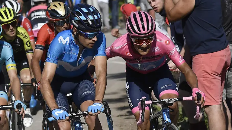 Carapaz ayuda a Landa en la etapa 20 del Giro. BETTINIPHOTO.