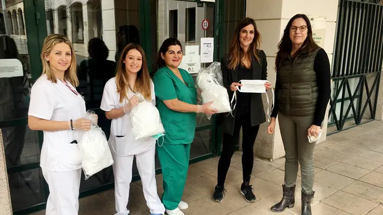 Nuevas batas y mascarillas en la Ribera de Navarra. Cedida.