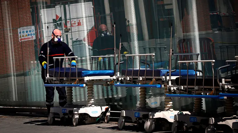 Members of the DYA Navarra association take part on the disinfection of Pamplona&#39;s Hospital facilites, in Pamplona, Spain, 28 March 2020. Spain faces the 14th consecutive day of national lockdown in an effort to slow down the spread of the pandemic COVID-19 disease caused by the SARS-CoV-2 coronavirus. EFE/Villar Lopez
