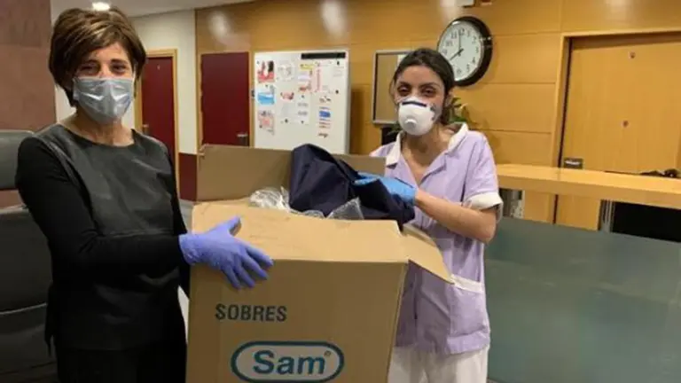 Entrega de batas en la residencia Torre Monreal de Tudela CEDIDA