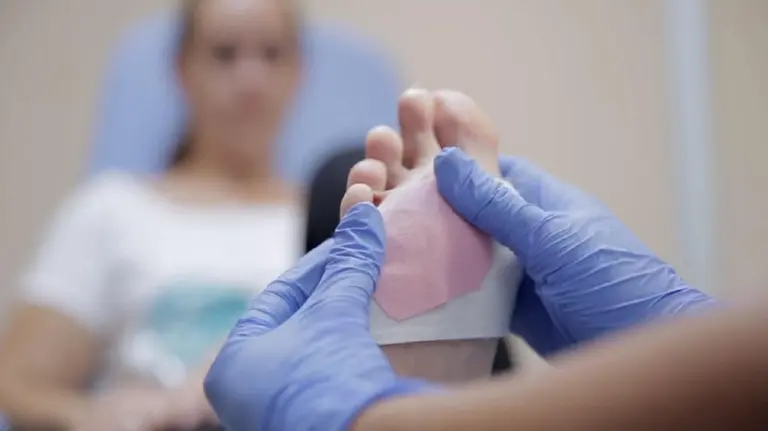 Consulta de podología.Efe.