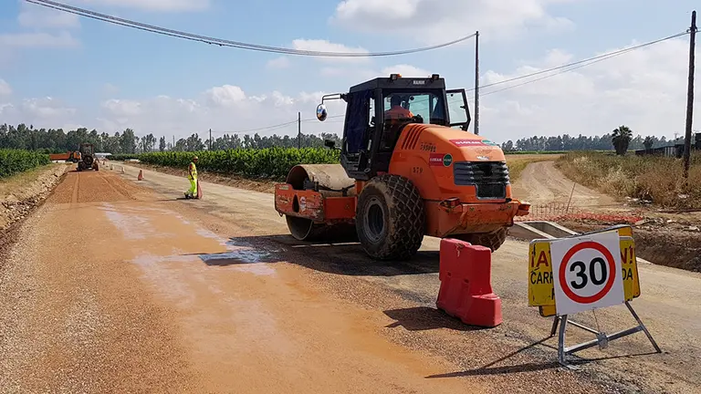 Una maquina en las obras de una carretera. Europa Press.

Una maquina en las obras de una carretera.


3/4/2020