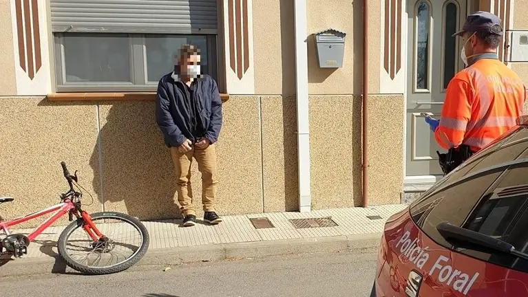 Imagen de un ciudadano de Castejón denunciado por saltarse el confinamiento durante el estado de alarma. - POLICÍA FORAL