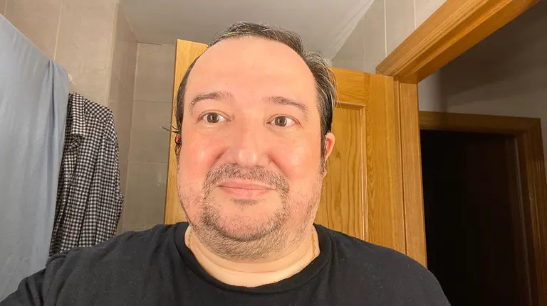 Jonan Basterra, en su casa tras haber salido de Ifema, donde estuvo ingresado TWITTER