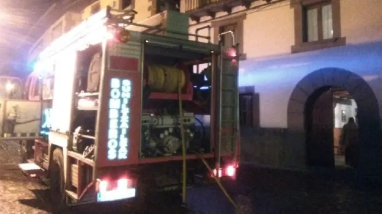 Incendio en una vivienda de Ochagavía. BOMBEROS DE NAVARRA