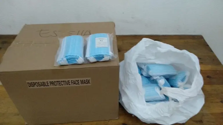 Mascarillas que se repartirán por la Policía Municipal de Estella a los trabajadores de la localidad. AYUNTAMIENTO DE ESTELLA