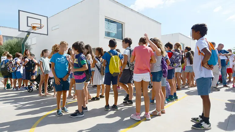 [Sevilla] Ayuntamiento De Tomares. Nota De Prensa Y Fotografías: 2943 Alumnos De Infantil Y Primaria Se Han Incorporado Al Colegio En Tomares

[Sevilla] Ayuntamiento De Tomares. Nota De Prensa Y Fotografías: 2943 Alumnos De Infantil Y Primaria Se Han Incorporado Al Colegio En Tomares

  (Foto de ARCHIVO)

10/9/2019