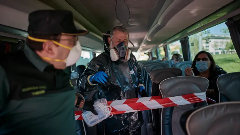 Trabajadoras de residencias de ancianos acuden a Refena a hacerse el test de coronavirus. PABLO LASAOSA