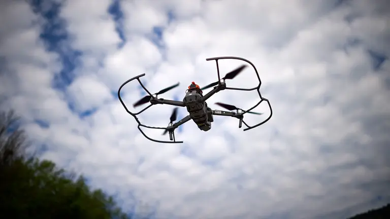 La Policía Foral vigila los cielos con drones para que ningun ciudadano se salte el estado de alerta durante la crisis del coronavirus. MIGUEL OSÉS