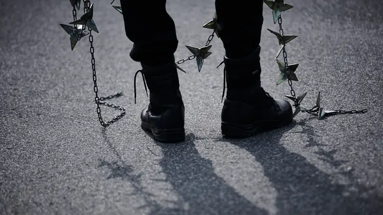 Control de la Policía Foral en uno de los accesos al Complejo Hospitalario de Navarra durante la crisis del coronavirus. PABLO LASAOSA