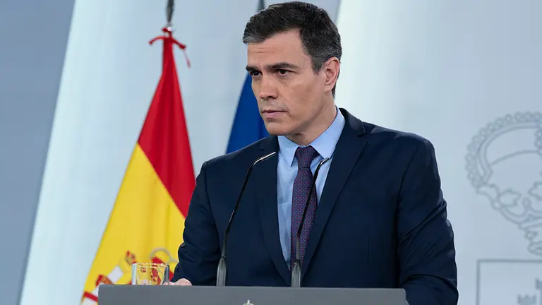 El presidente del Gobierno, Pedro Sánchez, durante una rueda de prensa tras la videoconferencia con los presidentes autonómicos y tras el inicio de la nueva prórroga del estado de alarma, después de que el Consejo de Ministros lo aprobara el viernes pasado con motivo de la crisis del coronavirus, en el Palacio de la Moncloa, en Madrid (España) a 12 de abril de 2020.

12 ABRIL 2020 COVID-19;PANDEMIA;ENFERMEDAD;PSOE;CRISIS SANITARIA

12/4/2020