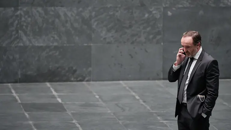 El portavoz del Grupo Parlamentario Navarra Suma, José Javier Esparza Abaurrea, antes de comenzar el pleno del Parlamento de Navarra donde se ha convalidado este martes por unanimidad un nuevo decreto ley foral aprobado por el Gobierno foral con medidas frente a la crisis del coronavirus, medidas fundamentalmente dirigidas al colectivo de autónomos. En Pamplona, Navarra, (España), a 21 de abril de 2020.

21 ABRIL 2020;MARIA CHIVITE;NAVARRA;PLENO PARLAMENTO NAVARRA;EJECUTIVO FORAL;AUTONOMOS

21/4/2020