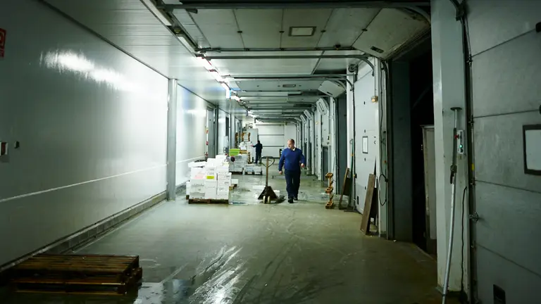 Trabajadores de Mercairuña durante la crisis del coronavirus. PABLO LASAOSA
