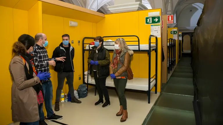 Visita de los representantes municipales al albergue Jesús y María de Pamplona - AYUNTAMIENTO DE PAMPLONA