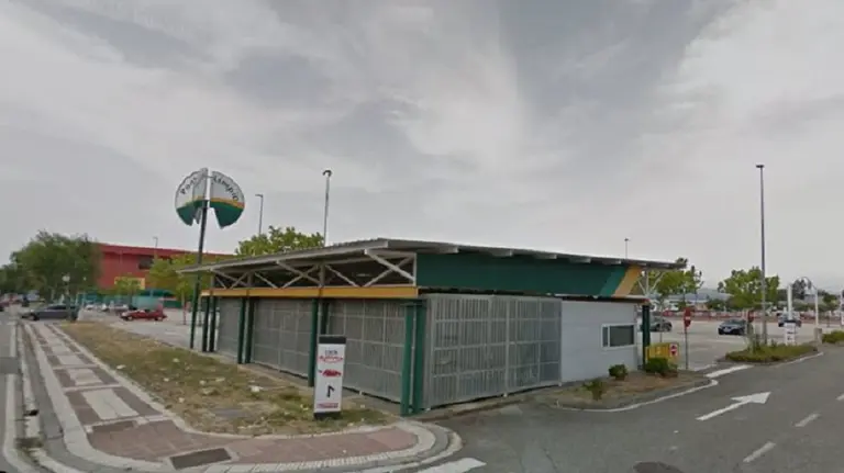 Punto limpio fijo en Eroski de la Mancomunidad de la Comarca de Pamplona. GOOGLE MAPS