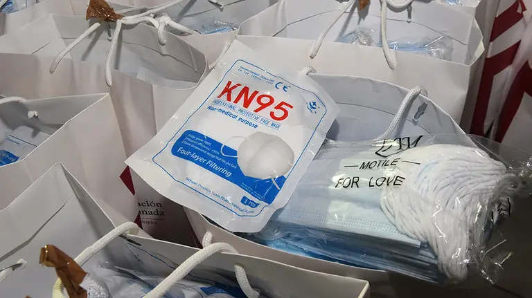 Mascarillas repartidas para trabajadores municipales y ayuda a domicilio. Europa Press.