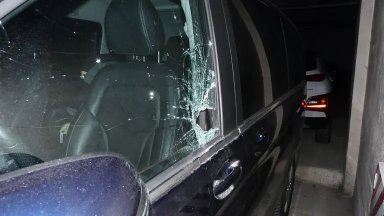 Robo en el interior de un coche en un garaje comunitario de Pamplona (2) POLICÍA MUNICIPAL DE PAMPLONA