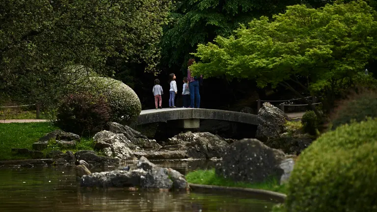 Los niños vuelven a la calle tras la declaración del Estado de alarma por la crisis del coronavirus. PABLO LASAOSA