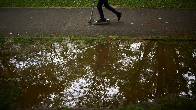 Los niños vuelven a la calle tras la declaración del Estado de alarma por la crisis del coronavirus. PABLO LASAOSA